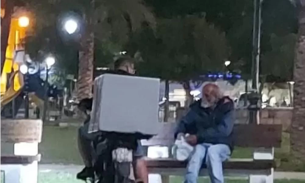 Ο ντελιβεράς στην Πάτρα που δίνει μαθήματα ανθρωπιάς